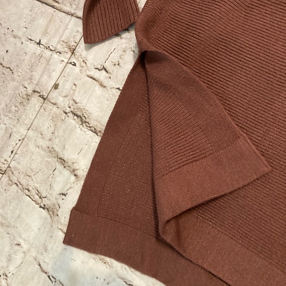 NWT Drrita medium, brown turtle neck, long sleeve, oversized knit sweater. M. - Picture 7 of 9